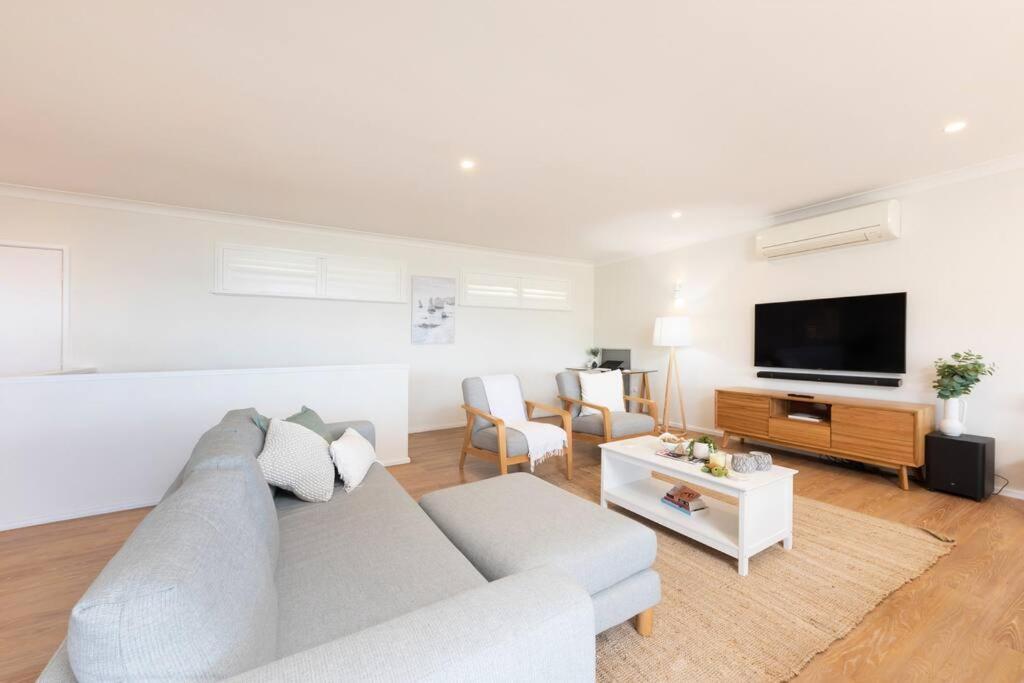 Becker Bliss - Ocean Views, 5 Bedrooms, Sleeps 12 Holiday home *